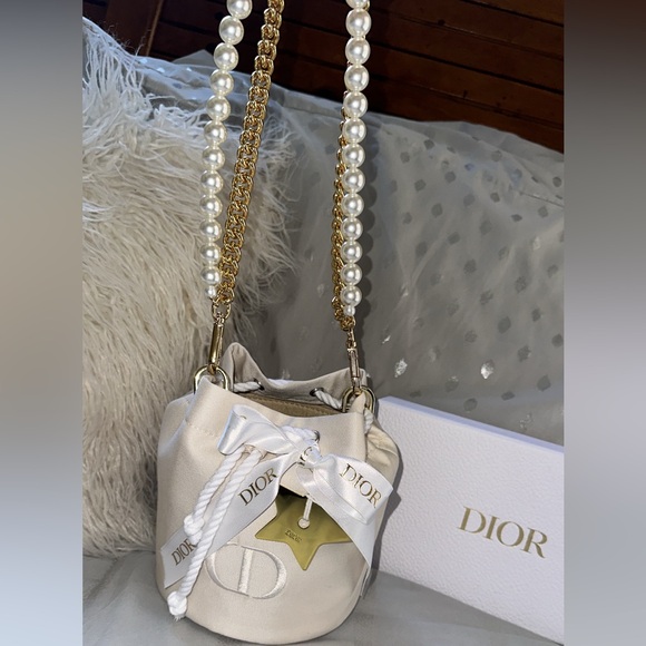 Authenic Dior beauty bucket bag - Picture 1 of 5
